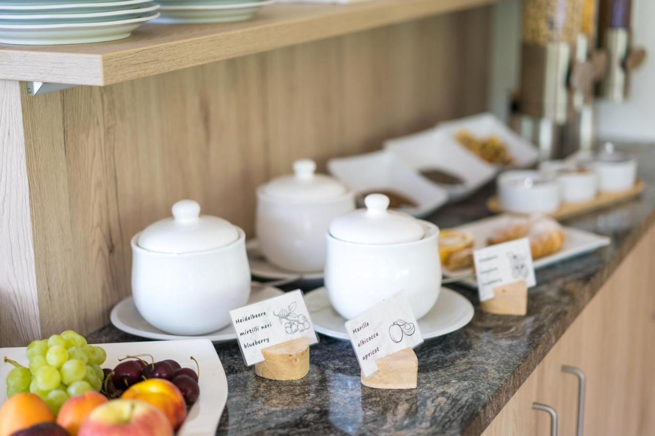 Garni Schorneck Bed & Breakfast Brunico Luaran gambar