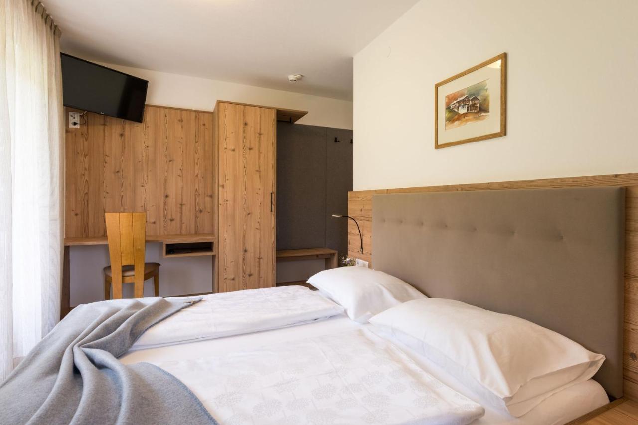 Garni Schorneck Bed & Breakfast Brunico Luaran gambar