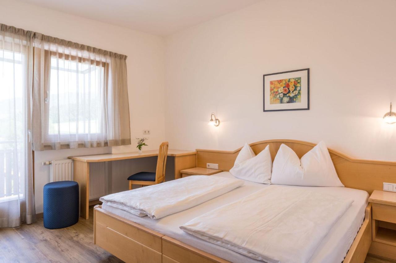 Garni Schorneck Bed & Breakfast Brunico Luaran gambar
