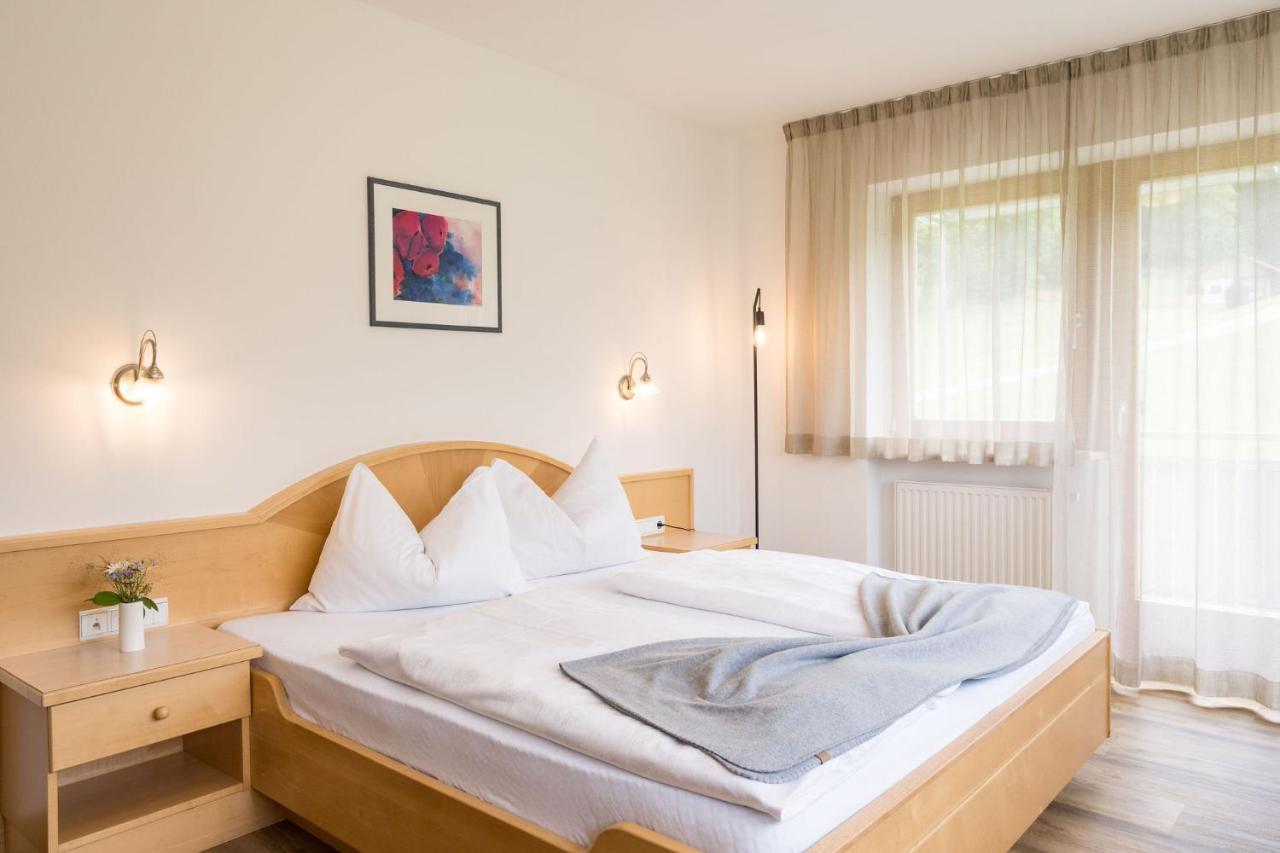 Garni Schorneck Bed & Breakfast Brunico Luaran gambar