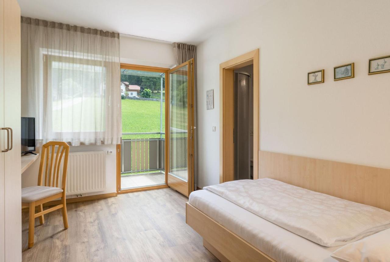 Garni Schorneck Bed & Breakfast Brunico Luaran gambar