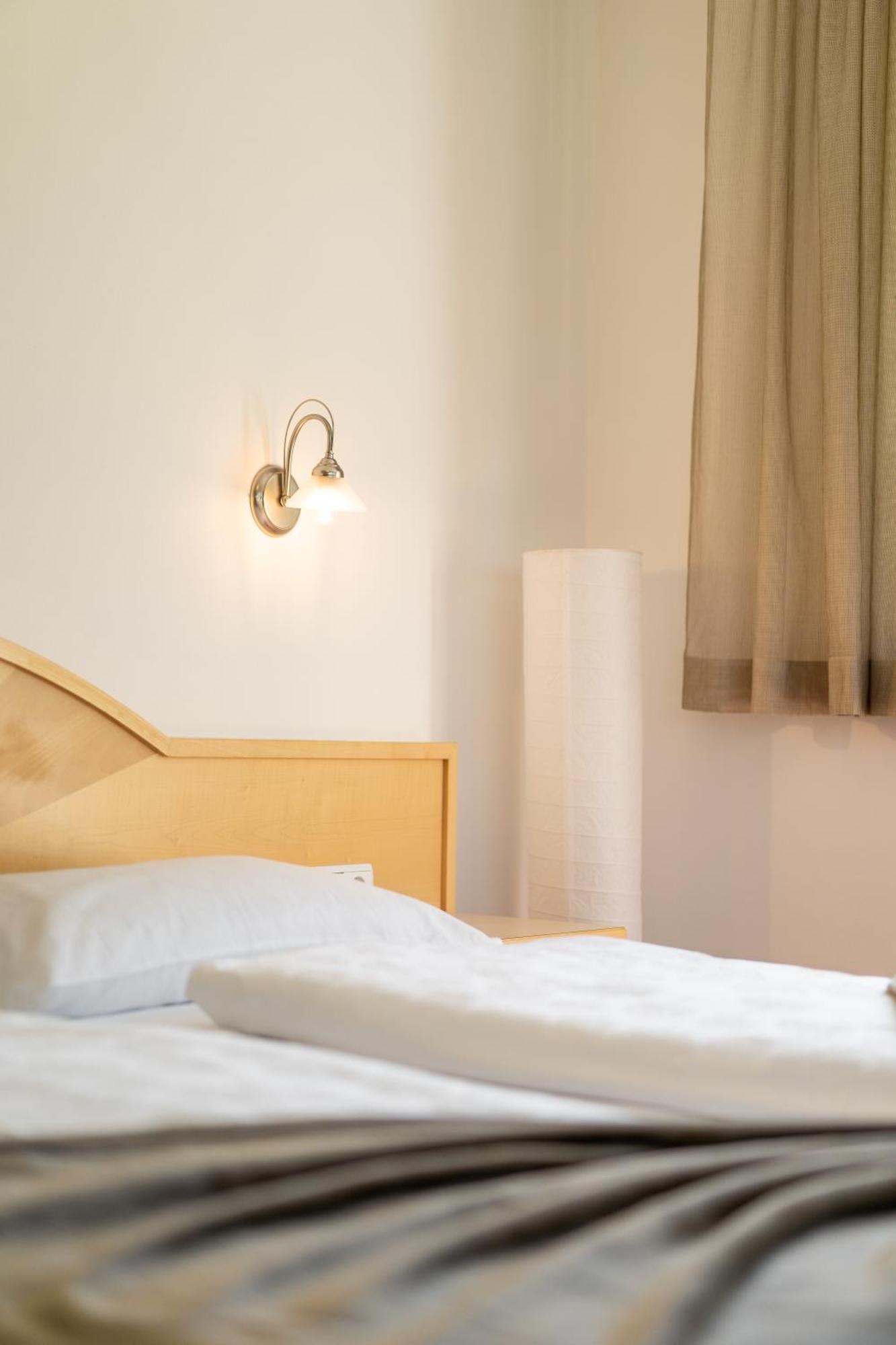 Garni Schorneck Bed & Breakfast Brunico Luaran gambar