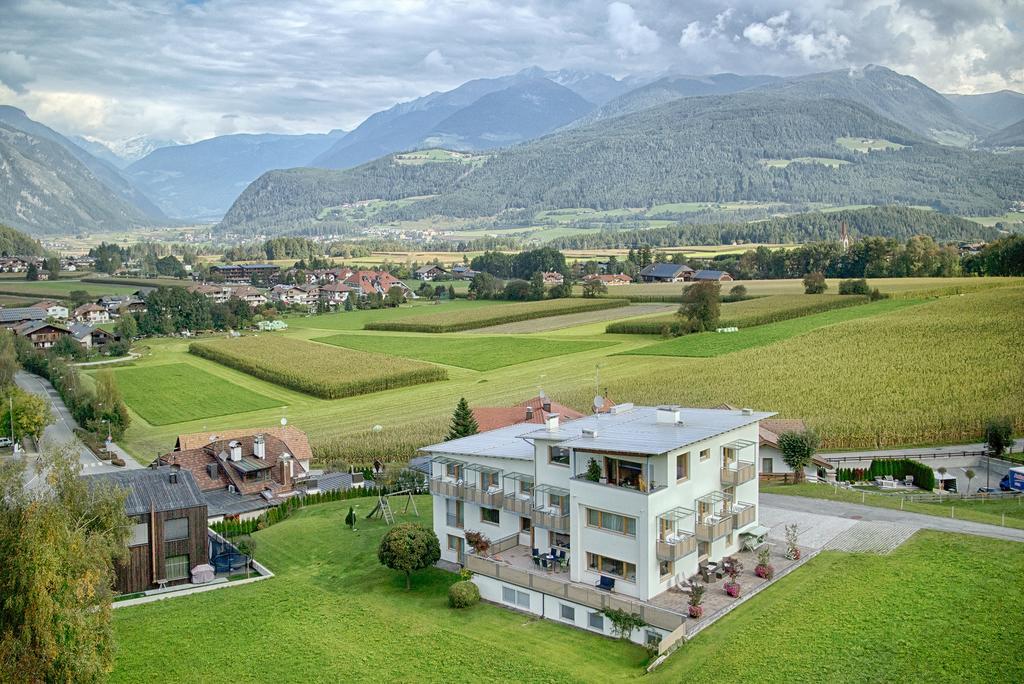 Garni Schorneck Bed & Breakfast Brunico Luaran gambar